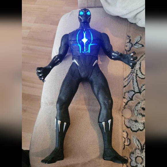 Marvel Black Panther Action Figure - Picture 2 of 3